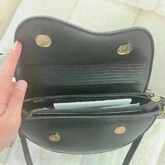 “Stylish Dual-Strap Crossbody Bag  - Minimalist Black Design” - Picture 6 of 13